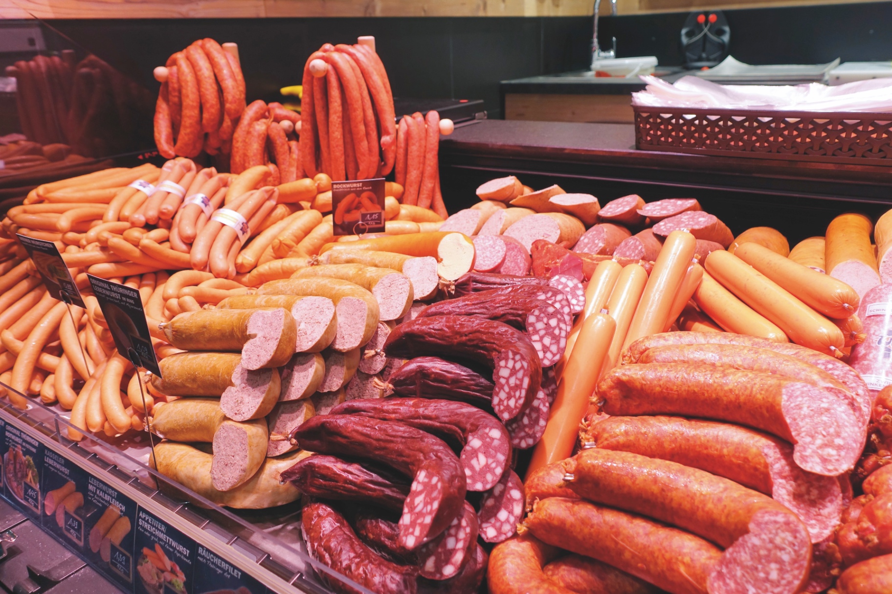 Wurst-Auswahl an der Theke